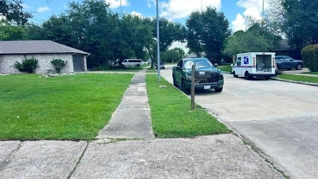 8518 Blossom Bell Lane, Houston, TX 77489