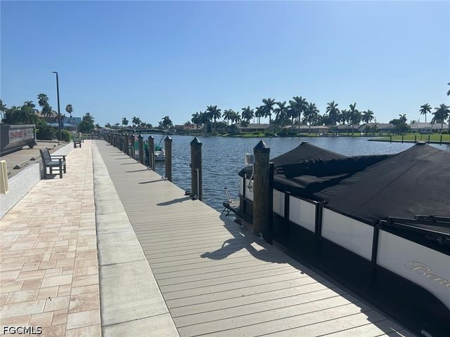 4260 SE 20th PL 205, Cape Coral, FL 33904