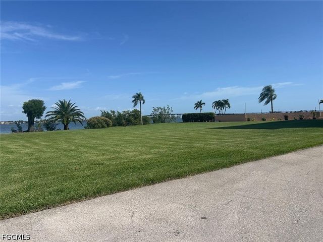 4260 SE 20th PL 205, Cape Coral, FL 33904