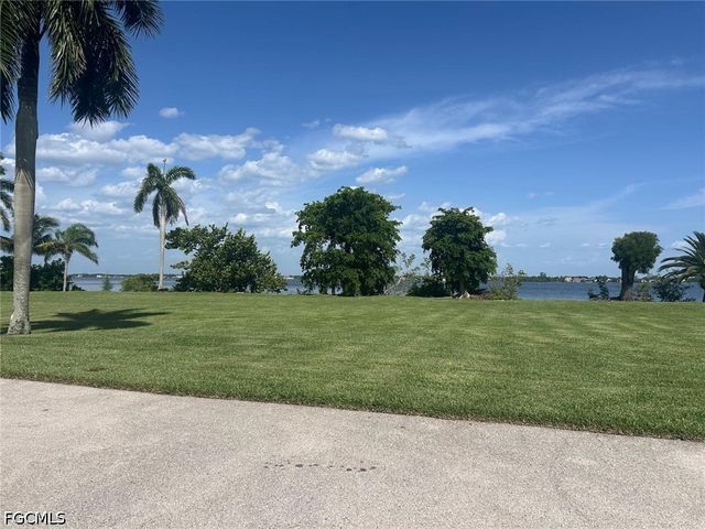 4260 SE 20th PL 205, Cape Coral, FL 33904