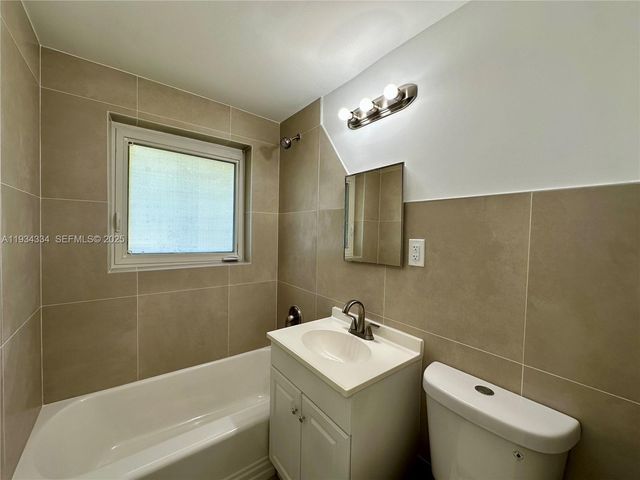 955 Bay Dr 1, Miami Beach, FL 33141