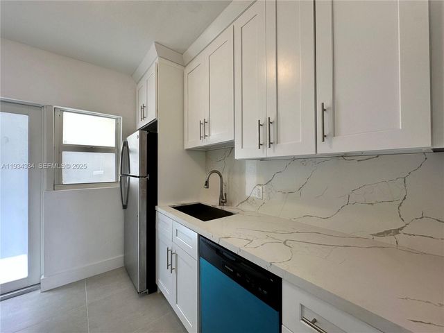 955 Bay Dr 1, Miami Beach, FL 33141