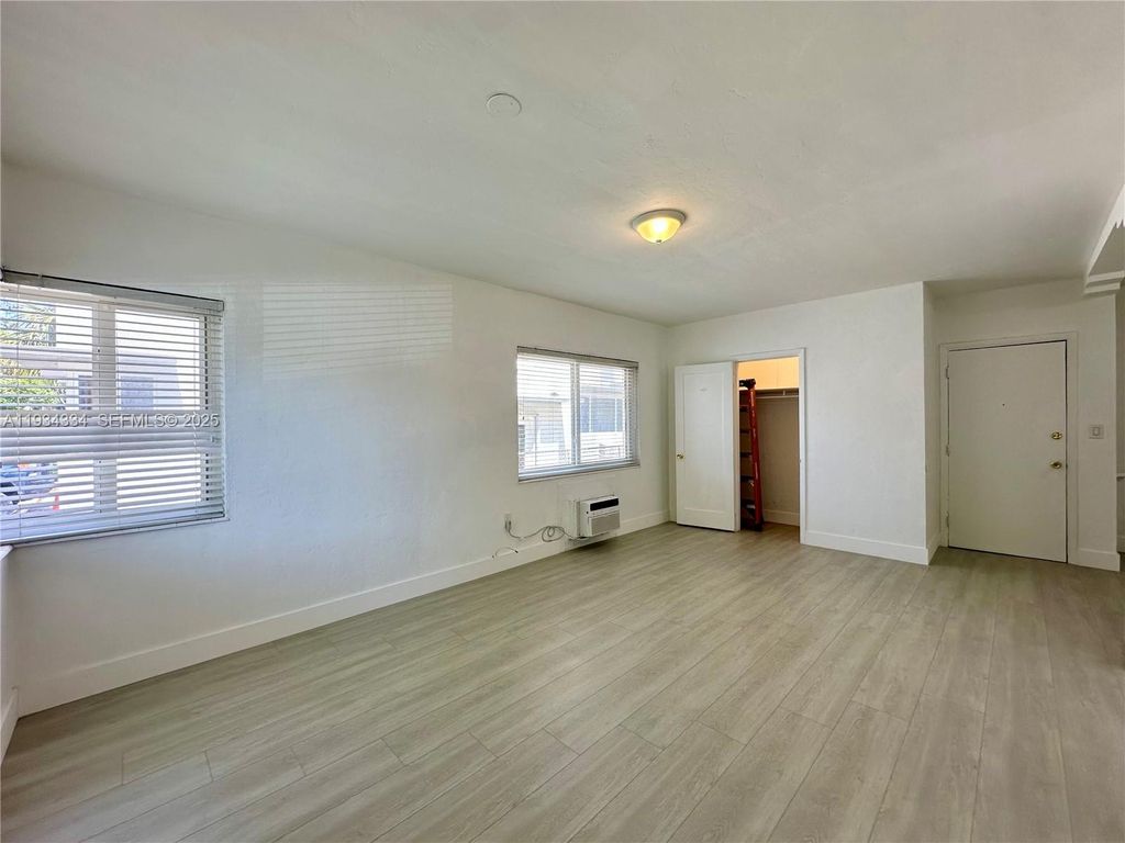 955 Bay Dr 1, Miami Beach, FL 33141