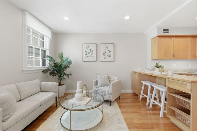 21 Bowdoin Street 5C, Boston, MA 02114