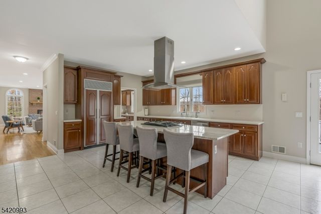 26 Winslow Dr, Bridgewater Twp., NJ 08836