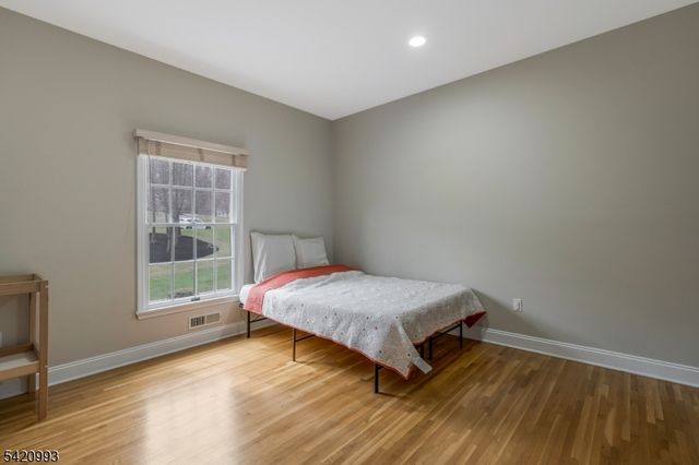 26 Winslow Dr, Bridgewater Twp., NJ 08836