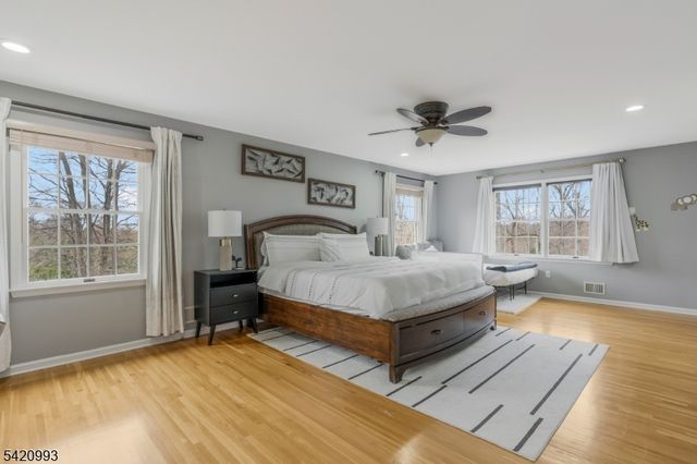 26 Winslow Dr, Bridgewater Twp., NJ 08836