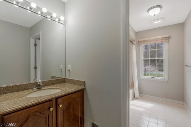 26 Winslow Dr, Bridgewater Twp., NJ 08836