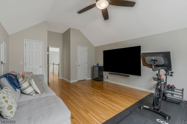 26 Winslow Dr, Bridgewater Twp., NJ 08836