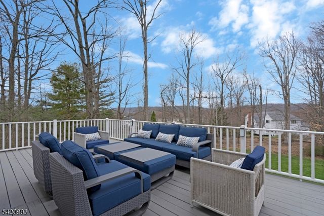 26 Winslow Dr, Bridgewater Twp., NJ 08836