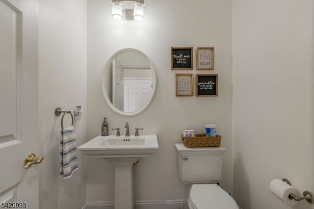 26 Winslow Dr, Bridgewater Twp., NJ 08836