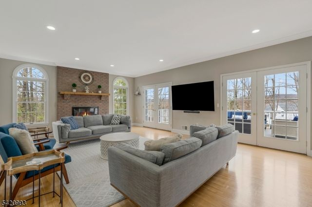 26 Winslow Dr, Bridgewater Twp., NJ 08836