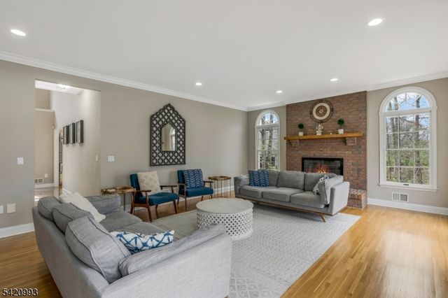 26 Winslow Dr, Bridgewater Twp., NJ 08836