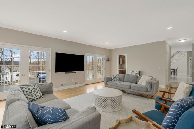 26 Winslow Dr, Bridgewater Twp., NJ 08836