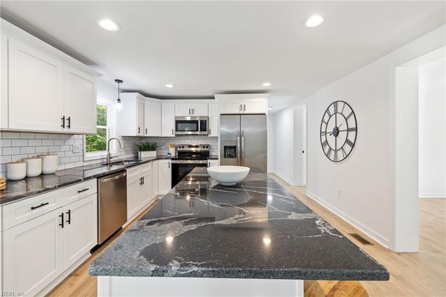13174 Track LN, Smithfield, VA 23430