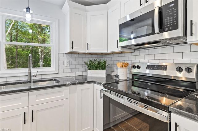 13174 Track LN, Smithfield, VA 23430