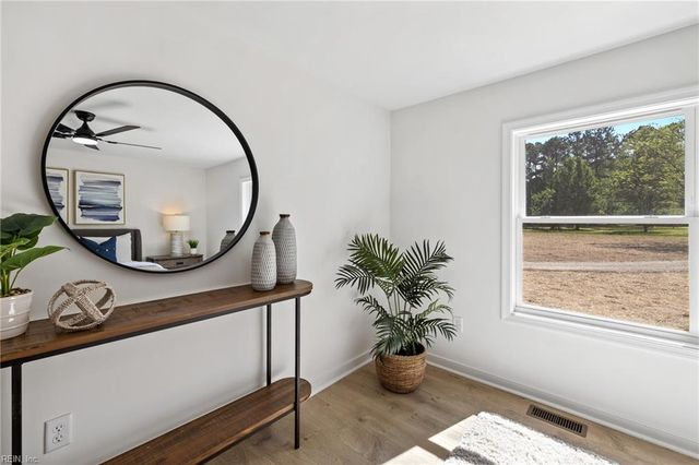 13174 Track LN, Smithfield, VA 23430