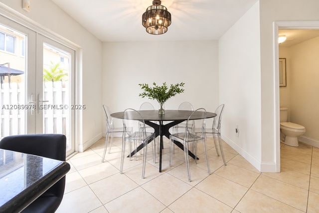 7464 NW 180th St, Hialeah, FL 33015