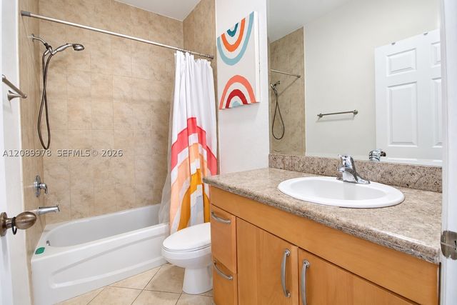 7464 NW 180th St, Hialeah, FL 33015