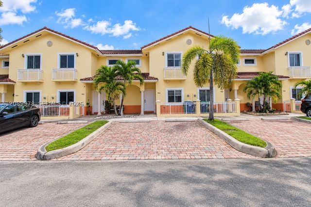 7464 NW 180th St, Hialeah, FL 33015