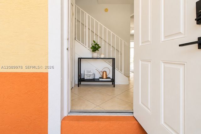 7464 NW 180th St, Hialeah, FL 33015