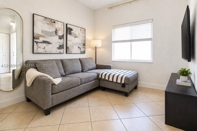 7464 NW 180th St, Hialeah, FL 33015