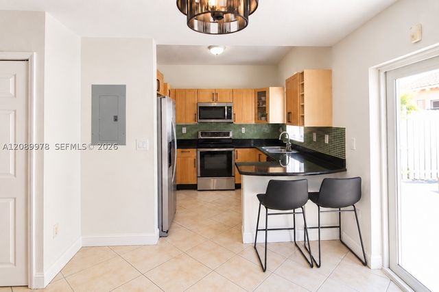 7464 NW 180th St, Hialeah, FL 33015