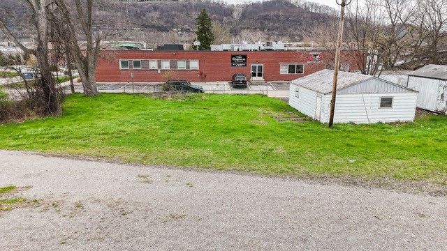 10 W Woodland Ave, Oakmont, PA 15139