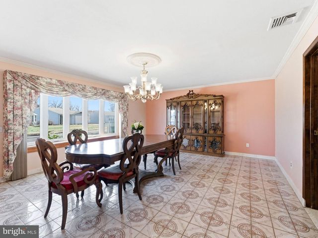 77 GAPING ROCK RD, Levittown, PA 19057