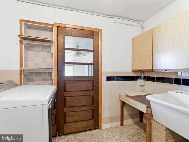 77 GAPING ROCK RD, Levittown, PA 19057