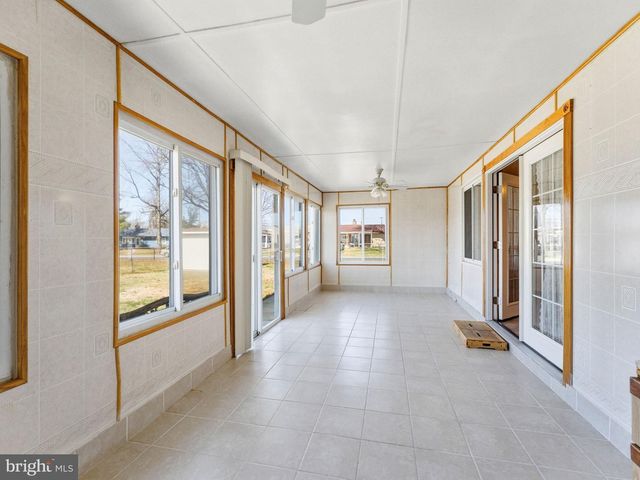 77 GAPING ROCK RD, Levittown, PA 19057