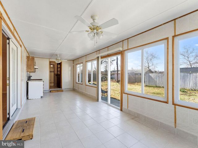 77 GAPING ROCK RD, Levittown, PA 19057