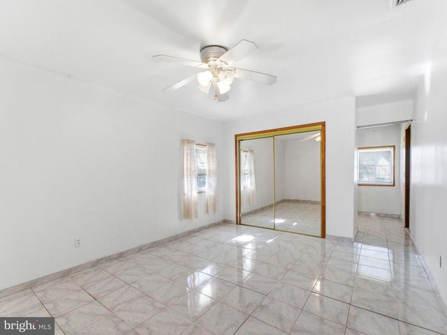 77 GAPING ROCK RD, Levittown, PA 19057