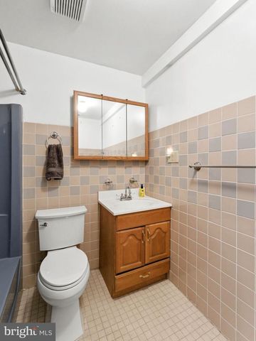 77 GAPING ROCK RD, Levittown, PA 19057