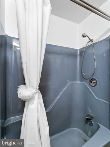 77 GAPING ROCK RD, Levittown, PA 19057