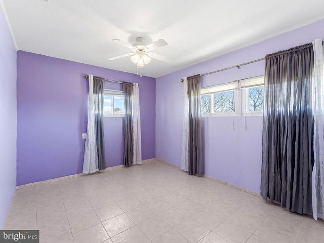 77 GAPING ROCK RD, Levittown, PA 19057