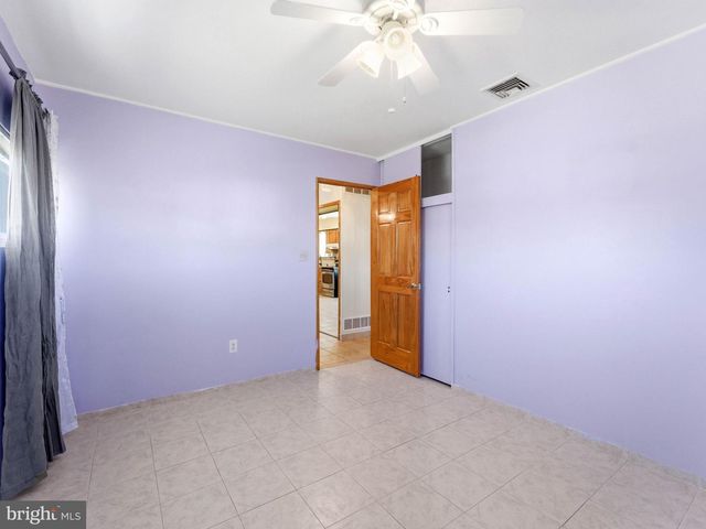 77 GAPING ROCK RD, Levittown, PA 19057