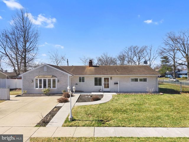 77 GAPING ROCK RD, Levittown, PA 19057