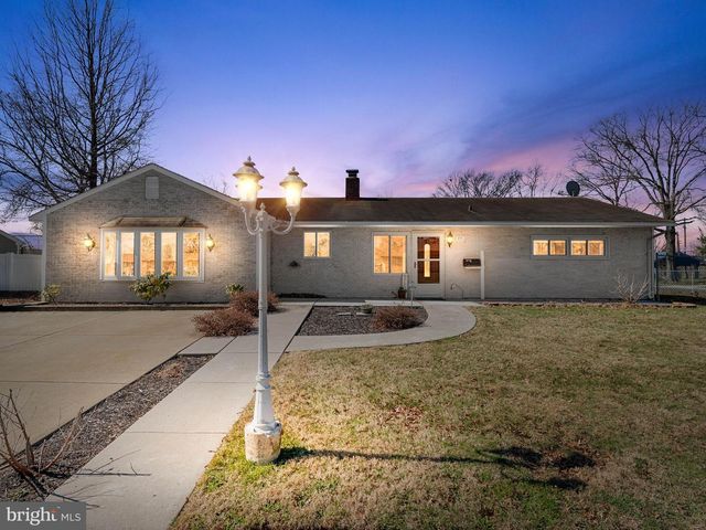 77 GAPING ROCK RD, Levittown, PA 19057