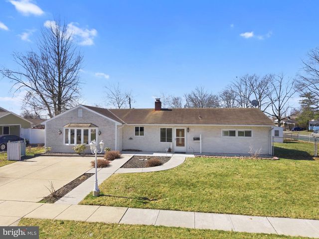 77 GAPING ROCK RD, Levittown, PA 19057
