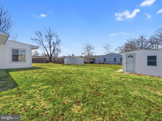 77 GAPING ROCK RD, Levittown, PA 19057