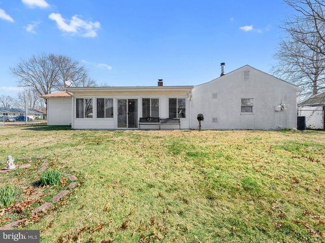 77 GAPING ROCK RD, Levittown, PA 19057