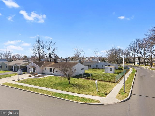 77 GAPING ROCK RD, Levittown, PA 19057