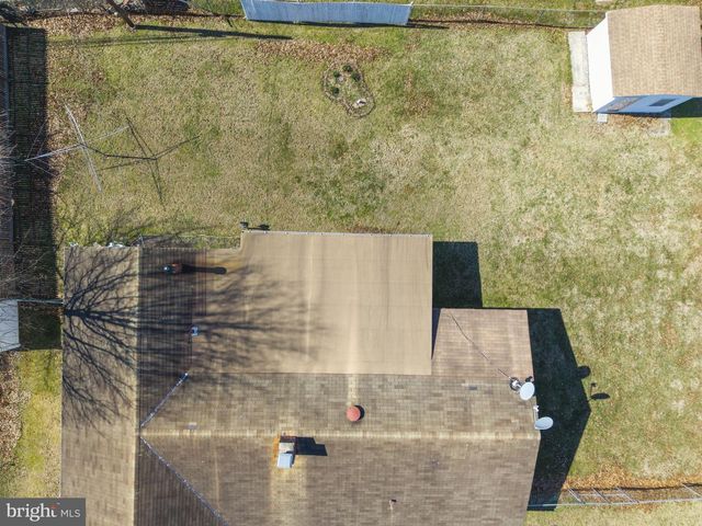 77 GAPING ROCK RD, Levittown, PA 19057