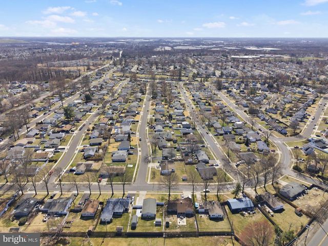 77 GAPING ROCK RD, Levittown, PA 19057