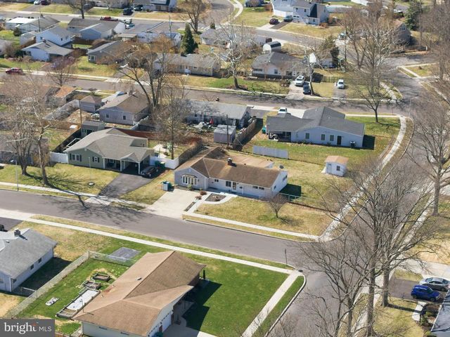 77 GAPING ROCK RD, Levittown, PA 19057