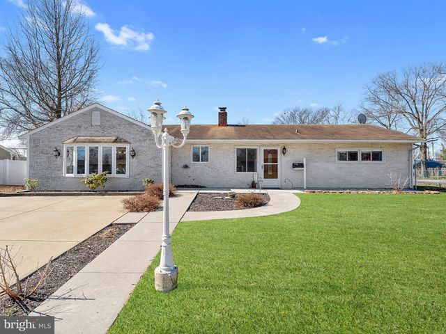 77 GAPING ROCK RD, Levittown, PA 19057