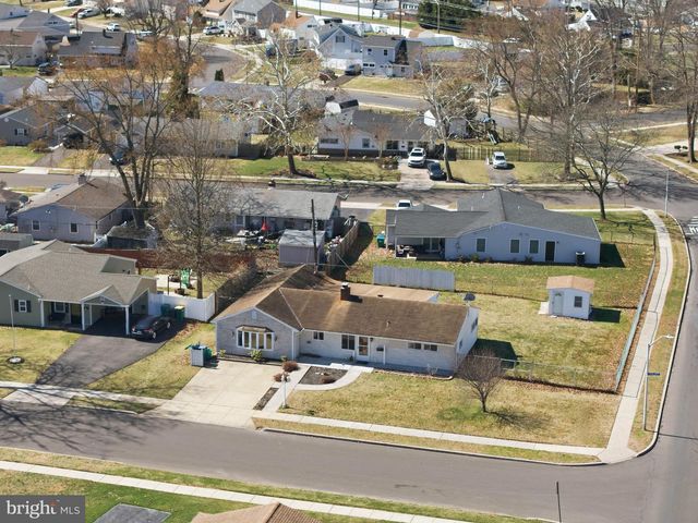 77 GAPING ROCK RD, Levittown, PA 19057