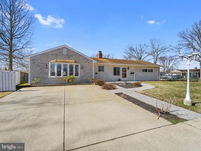 77 GAPING ROCK RD, Levittown, PA 19057