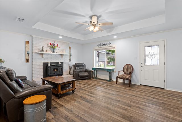 919 S Avenue N, Clifton, TX 76634